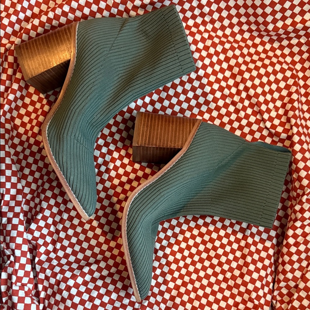 Steven by Steve Madden Olive Stretch Ribbed Pointed Ankle Booties